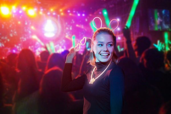  Glow Sticks Bulk 100ct 22'' Glow Necklaces with Connectors, for  Party Festivals Raves Birthday Wedding, Multi : Toys & Games